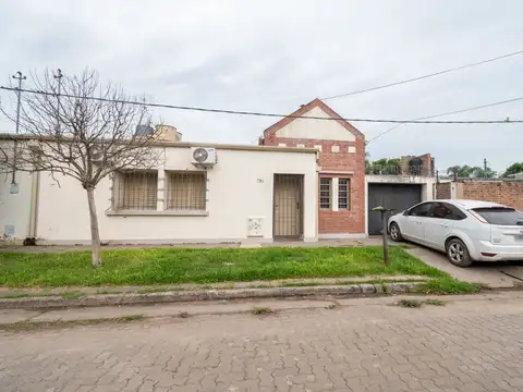 VENTA CASA DE 3D, PATIO Y COCHERA EN BARRIO UPCN