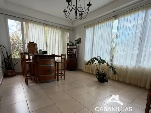 Casa 11 ambientes con 3 baños