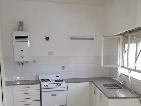 DEPARTAMENTO DOS DORMITORIOS EN PLANTA ALTA. APTO OFICINA 
