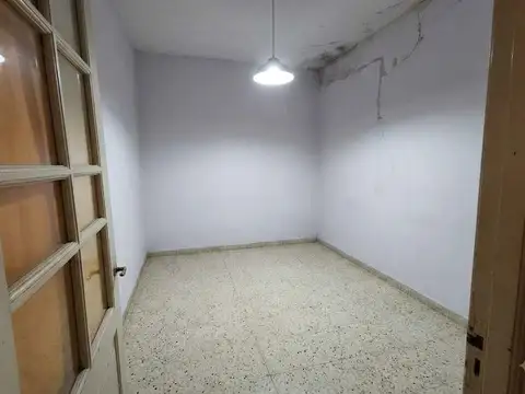 Casa de 2 Dormitorios, amplio living con hogar, habitación comodín, cocina, comedor, íntimo, baño co