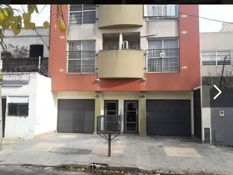 Amplio PH de 2 ambientes con dos Patios.