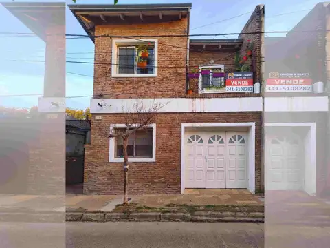 Casablanca y Dorrego: CASA de PASILLO (venta)