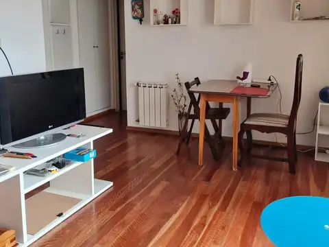 Departamento 2 ambientes con balcón equipado 