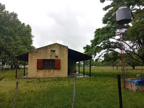 VENTA DE QUINTA CON DOS CASAS EN LAS FLORES