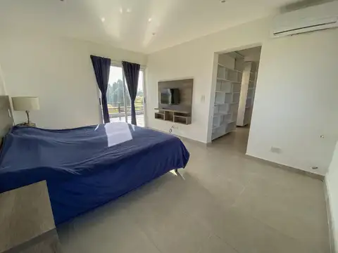 Casa 8 ambientes con 4 baños