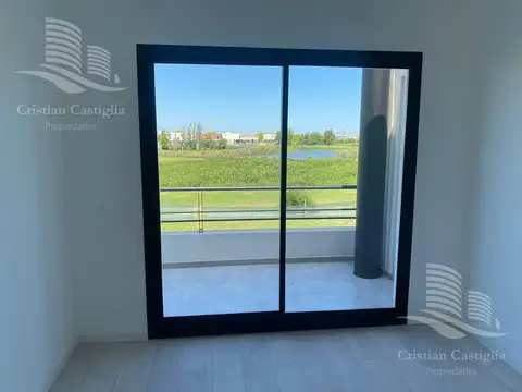 Casa en Alquiler con 3 cocheras