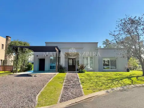 Casa de 5 ambientes en venta, Barrio cerrado Weston