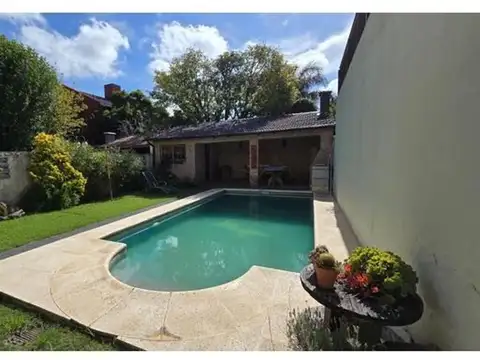 Casa venta 4 habitaciones parque piscina Ituzaingo norte