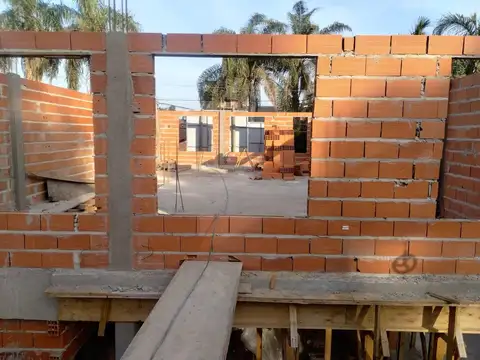 Casa 4 ambientes con 2 baños