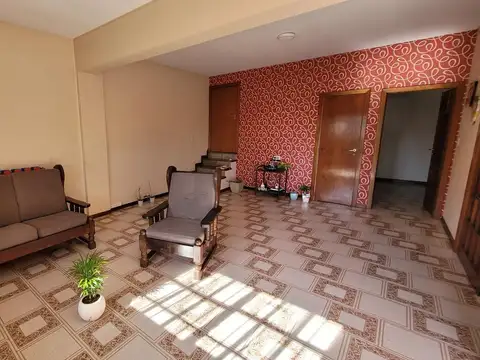 Casa 5 ambientes con 2 baños