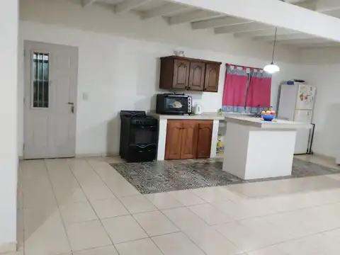Casa 3 ambientes con 1 baño
