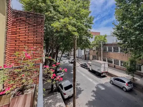 ESPECTACULAR CASA EN VENTA 6 AMBIENTES CON TERRAZA