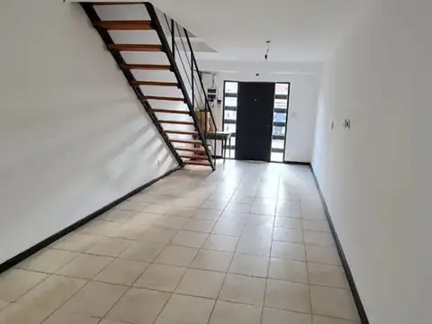 VENTA  DÚPLEX / DEPARTAMENTO 3 AMB  - HURLINGHAM