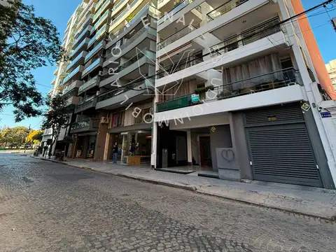 Amplio, 2 balcones y quincho. A 100 metros del río