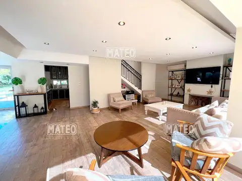Casa 5 ambientes con 4 baños