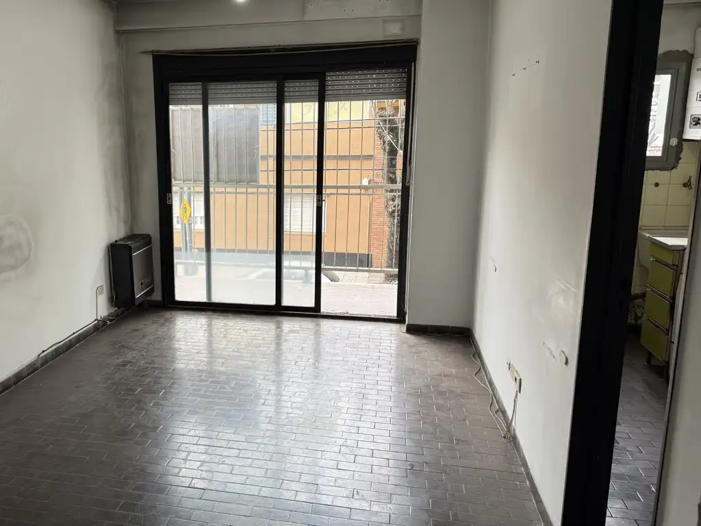 Asunción 2800, Piso 1