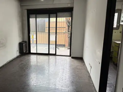 2 amb. al frente con balcón