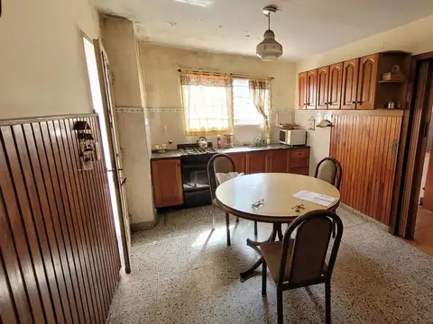 Casa 3 ambientes con garage y patio en Venta- Morón