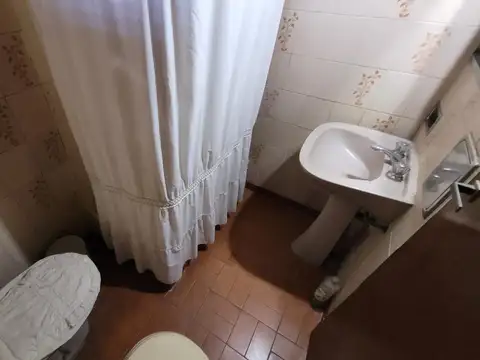 Casa 3 ambientes con garage y patio en Venta- Morón