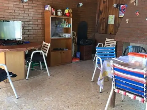 Casa multifamiliar en linda zona de Villa Adelina  