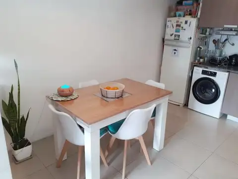 Impecable con balcón a pulmón abierto, súper luminoso!