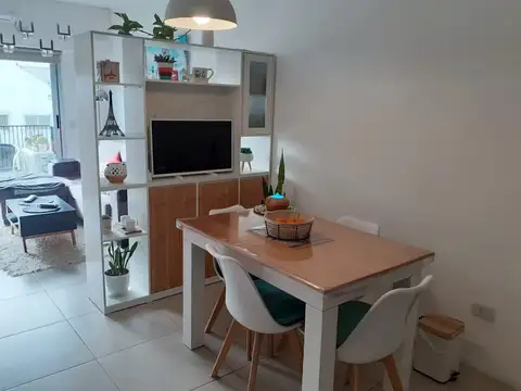 Impecable con balcón a pulmón abierto, súper luminoso!