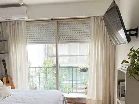 Alquiler monoambiente con balcón al frente en recoleta