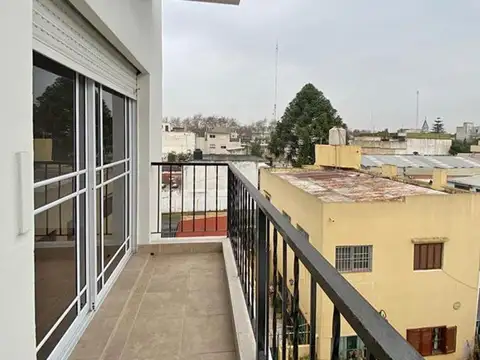 Sarandi 472 , Piso 2