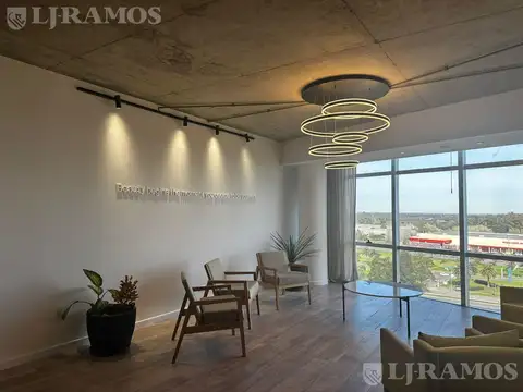 Oficina 6 ambientes con 4 baños