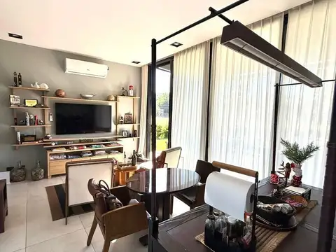 Casa en Venta en Berazategui, USD 160.000