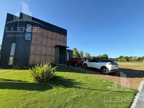 Casa 4 ambientes con pileta en venta - Barrio Cerrado La Vikkina - Berazategui
