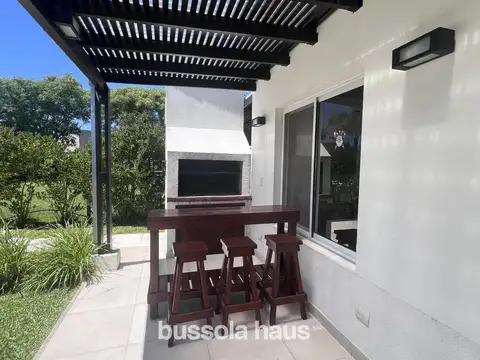 Casa 6 ambientes con 3 baños