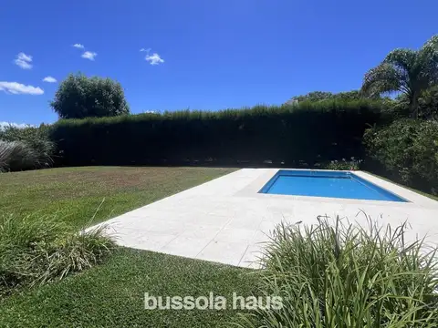 Casa en venta 4 dormitorios lote interno en San Isidro Labrador