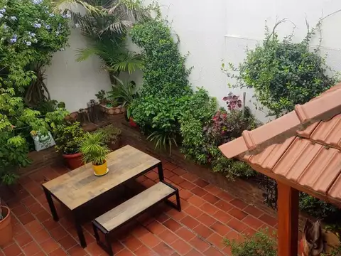 VENTA CASA 5 AMB DEPENDENCIA COCHERA PATIO TERRAZA