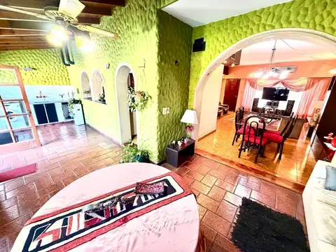 Chalet 5 ambientes en dos plantas
