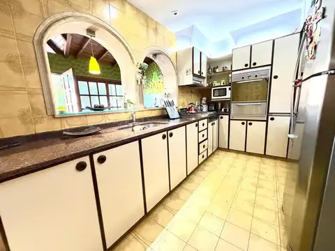 Casa 5 ambientes con 3 baños