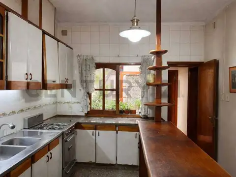 Casa 10 ambientes con 4 baños