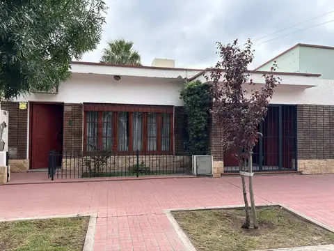 CASA EN VENTA MÁS UNA CONSTRUCCIÓN INDEPENDIENTE