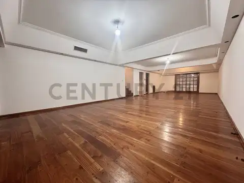 VENTA CASA 5 AMBIENTES C/PARQUE, QUINCHO + PLAYROOM C/ DEPENDENCIA DE SERVICIO Y COCHERA DOBLE