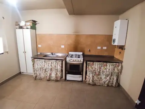 Casa 5 ambientes con 2 baños