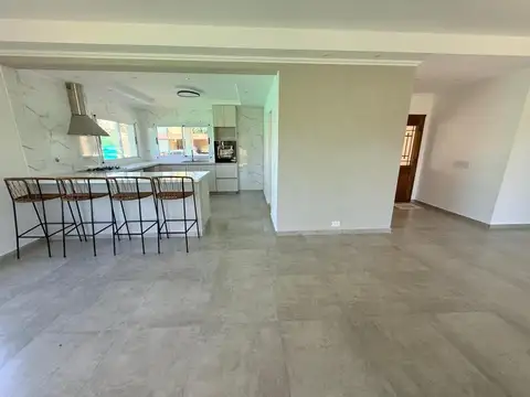 Casa 5 ambientes con 3 baños