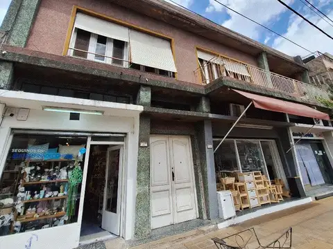 Casa cinco ambientes con pileta en venta en Ramos Mejia