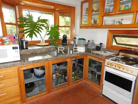 Casa 8 ambientes con 3 baños