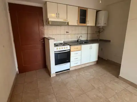 Departamento 2 Ambientes al Frente, a media cuadra de Av. Rivadavia y a 5 del centro de Ramos Mejía