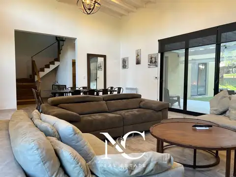 Casa en Alquiler de 4 dormitorios