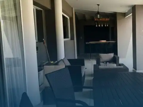 Casa 5 ambientes con 4 baños