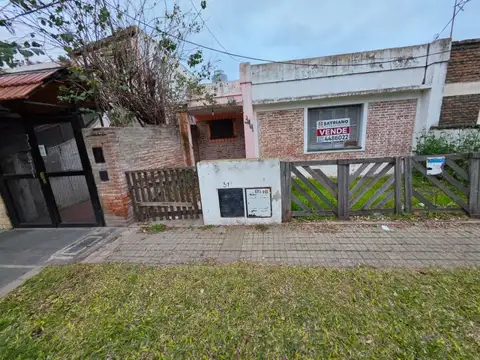 Casa 7 ambientes con 1 baño