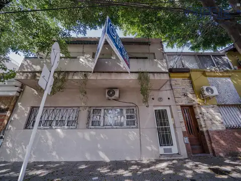 PH 3 ambientes al frente con balcón en Agronomía