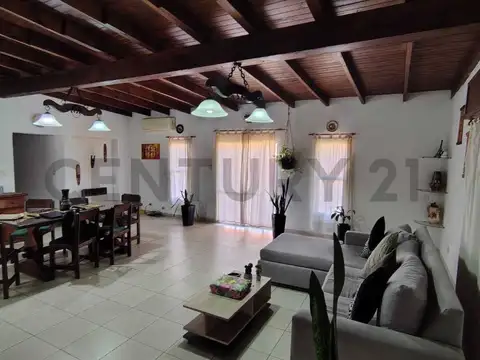 Casa a la venta 3 dormitorios, en San Carlos