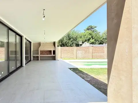 Casa en Venta en La Reja, USD 237.000